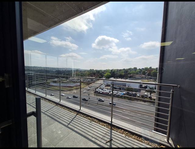 1,387M² OFFICE TO LET IN GLENADRIENNE